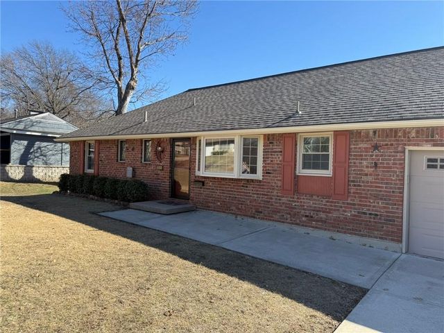 11703 E 48th Street, Kansas City, MO 64133