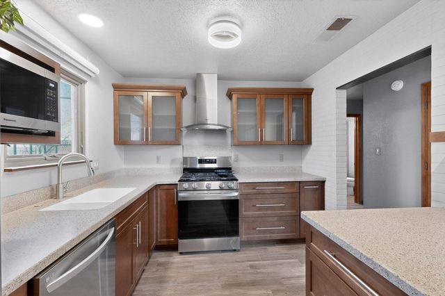 5419 Kachina Street NW, Albuquerque, NM 87120