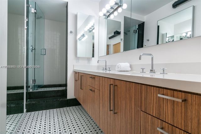 590 Ocean Drive 7C, Key Biscayne, FL 33149