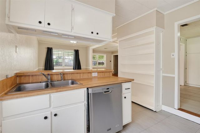 602 Parkway Street, Baytown, TX 77520