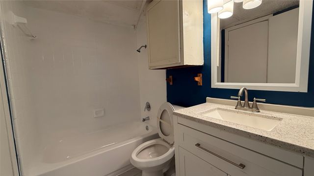 1603 N Garrett Avenue 203, Dallas, TX 75206