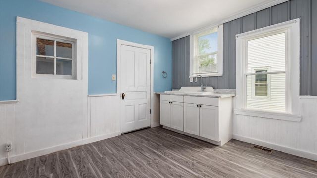 64 W Harrison Street, Newark, OH 43055