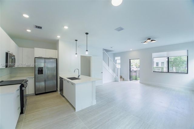 8370 NW 49th St 8370, Doral, FL 33166