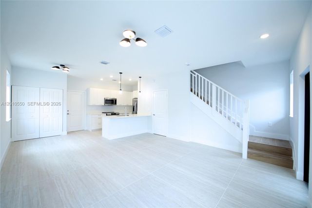 8370 NW 49th St 8370, Doral, FL 33166