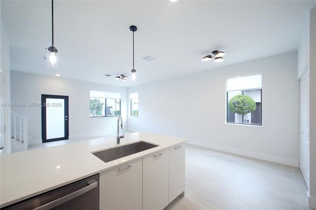 8370 NW 49th St 8370, Doral, FL 33166