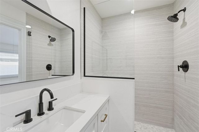 1741 Tustin 15D, Costa Mesa, CA 92627