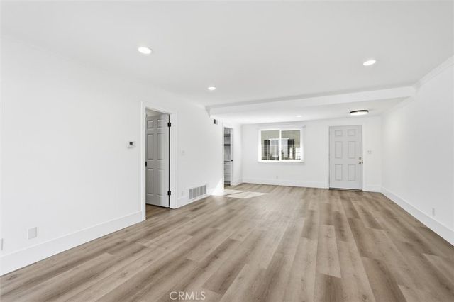 1741 Tustin 15D, Costa Mesa, CA 92627