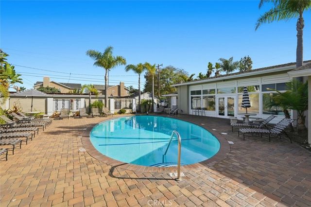 1741 Tustin 15D, Costa Mesa, CA 92627