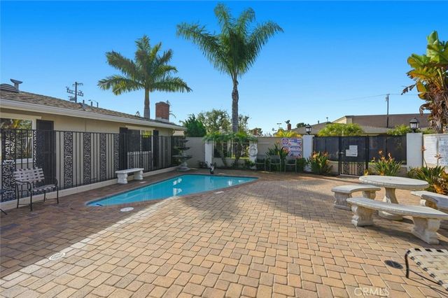 1741 Tustin 15D, Costa Mesa, CA 92627