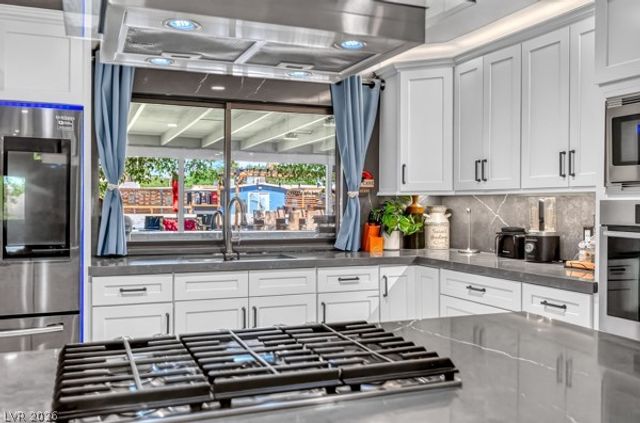 2295 North Gateway Road, Las Vegas, NV 89115