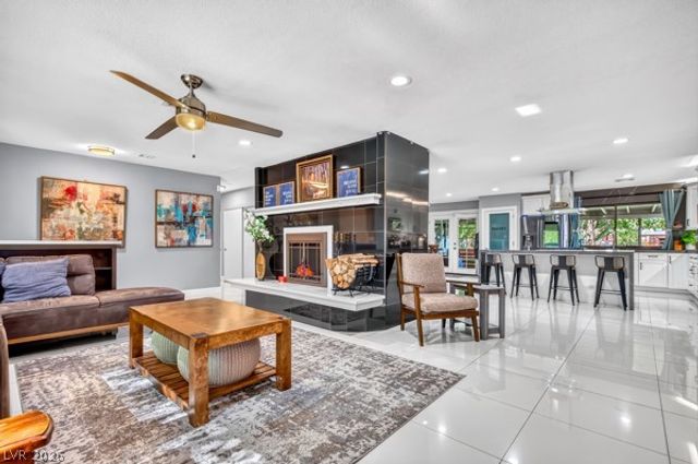 2295 North Gateway Road, Las Vegas, NV 89115