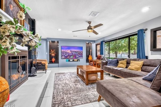 2295 North Gateway Road, Las Vegas, NV 89115