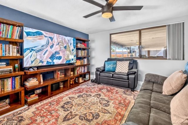 2295 North Gateway Road, Las Vegas, NV 89115
