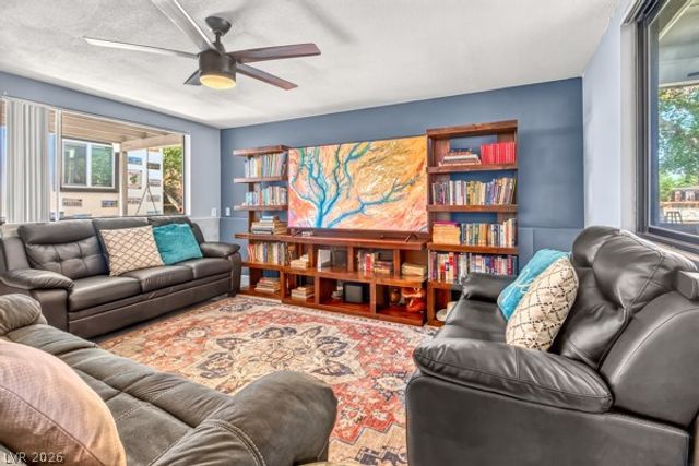 2295 North Gateway Road, Las Vegas, NV 89115