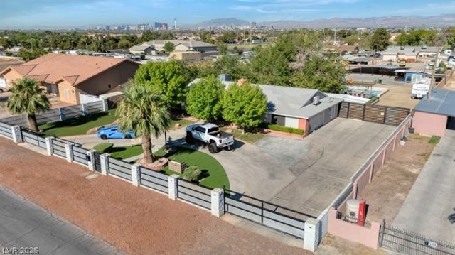 2295 North Gateway Road, Las Vegas, NV 89115