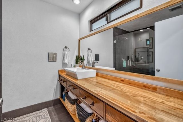 2295 North Gateway Road, Las Vegas, NV 89115