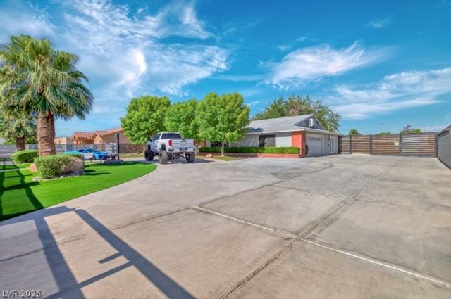 2295 North Gateway Road, Las Vegas, NV 89115