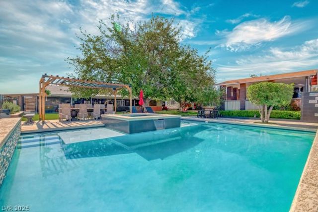 2295 North Gateway Road, Las Vegas, NV 89115