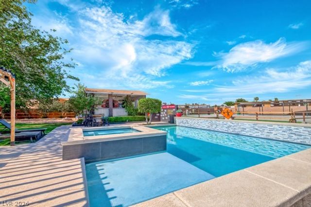 2295 North Gateway Road, Las Vegas, NV 89115