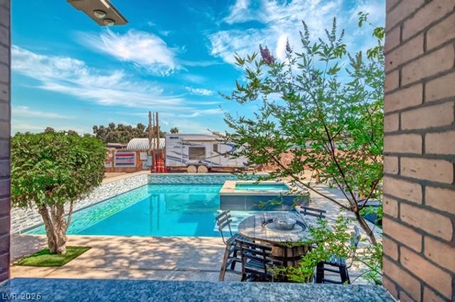 2295 North Gateway Road, Las Vegas, NV 89115