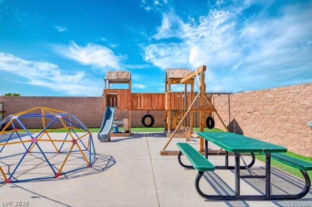 2295 North Gateway Road, Las Vegas, NV 89115