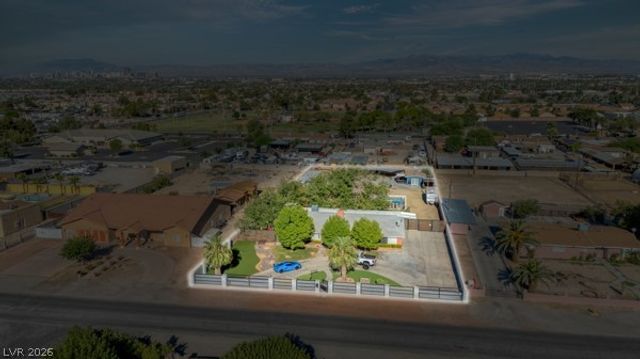 2295 North Gateway Road, Las Vegas, NV 89115