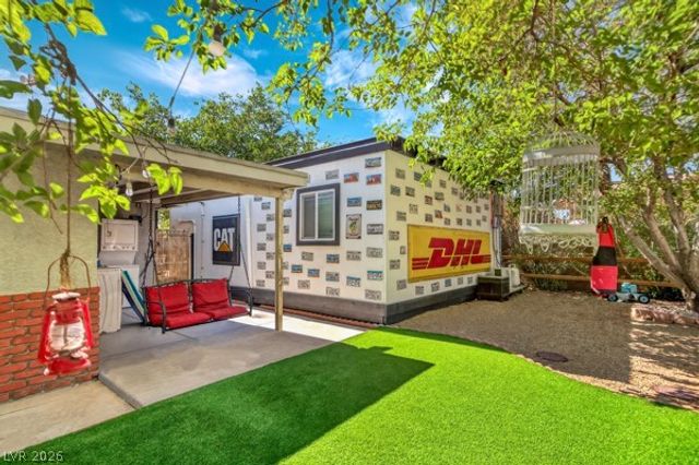 2295 North Gateway Road, Las Vegas, NV 89115