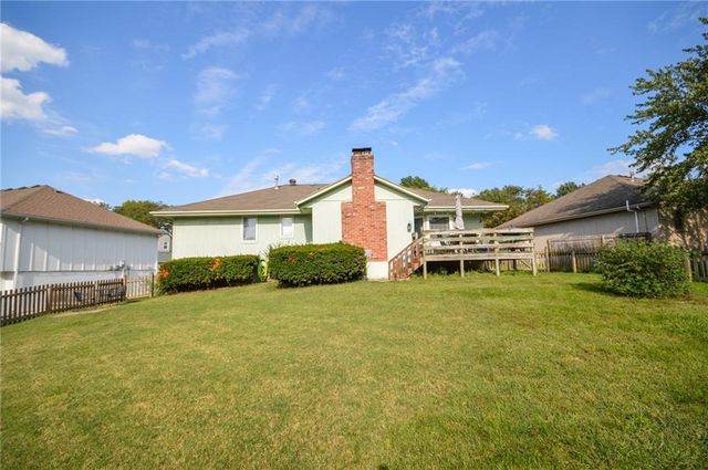 4012 NW Delwood Court, Blue Springs, MO 64015