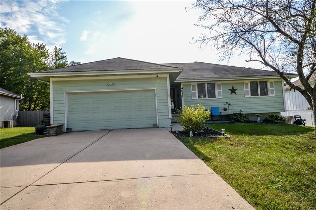 4012 NW Delwood Court, Blue Springs, MO 64015