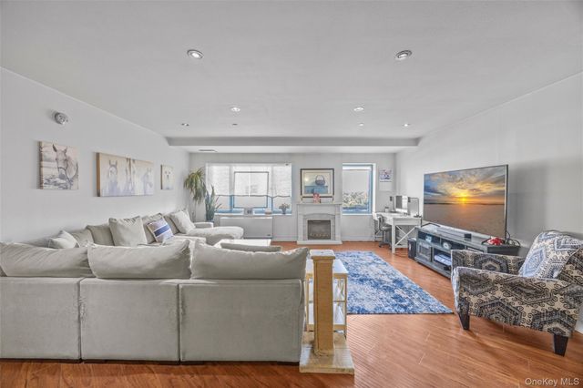 136 Beach 117th Street 2H, Rockaway Park, NY 11694