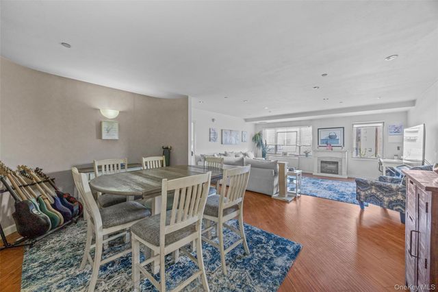 136 Beach 117th Street 2H, Rockaway Park, NY 11694