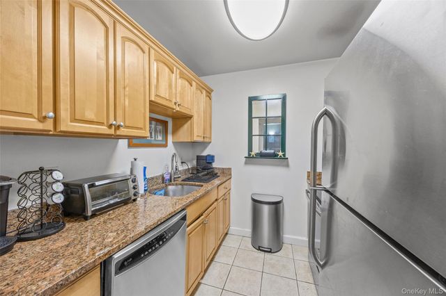 136 Beach 117th Street 2H, Rockaway Park, NY 11694
