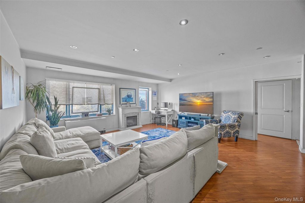 136 Beach 117th Street 2H, Rockaway Park, NY 11694 — photo 5