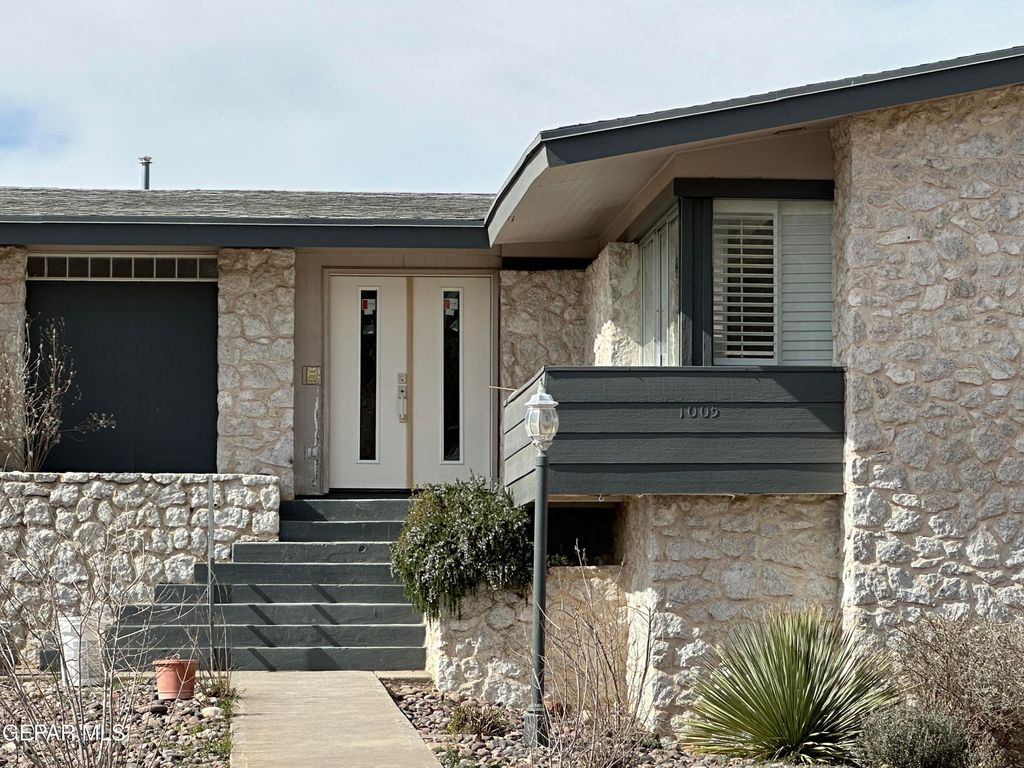 1005 Singing Hills Drive, El Paso, TX 79912