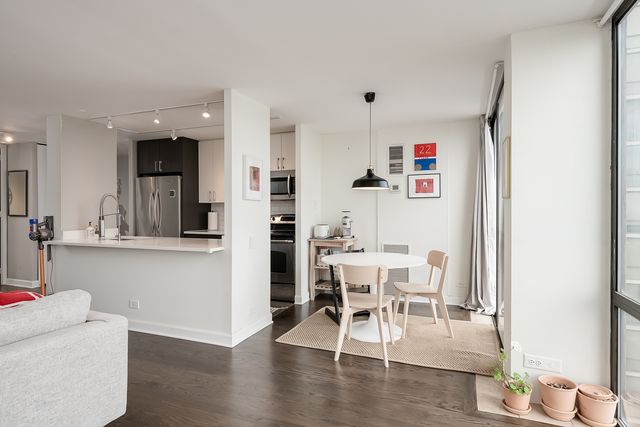 345 W Fullerton Parkway 1706, Chicago, IL 60614