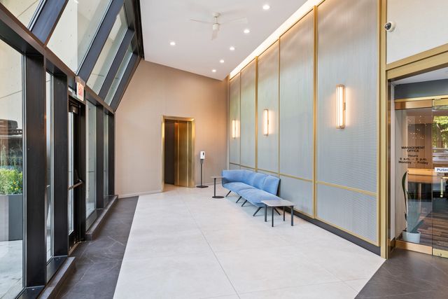 345 W Fullerton Parkway 1706, Chicago, IL 60614