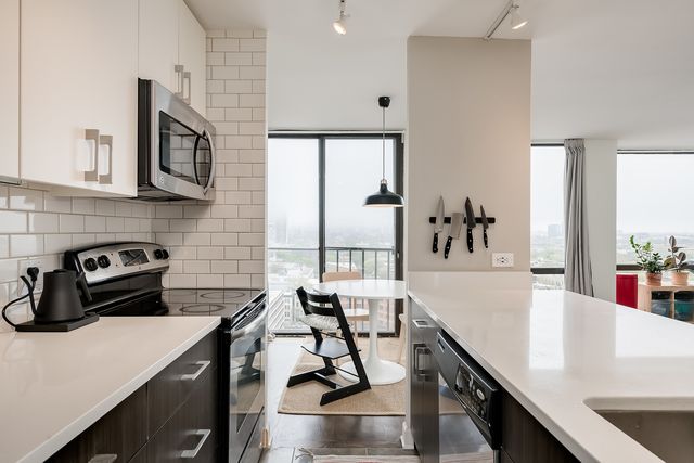 345 W Fullerton Parkway 1706, Chicago, IL 60614