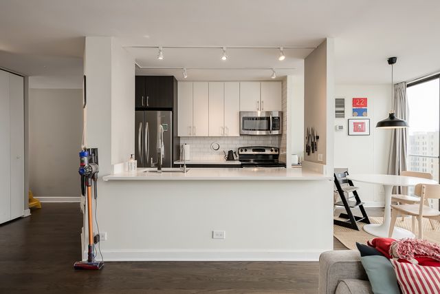 345 W Fullerton Parkway 1706, Chicago, IL 60614
