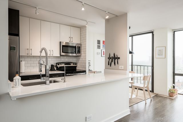 345 W Fullerton Parkway 1706, Chicago, IL 60614