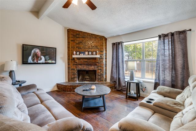 905 Pepperidge Court, Lancaster, TX 75134