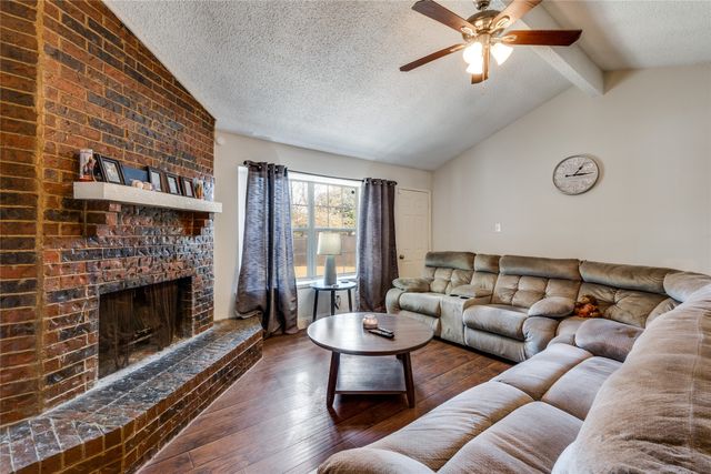 905 Pepperidge Court, Lancaster, TX 75134