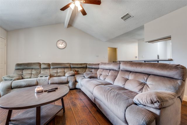 905 Pepperidge Court, Lancaster, TX 75134