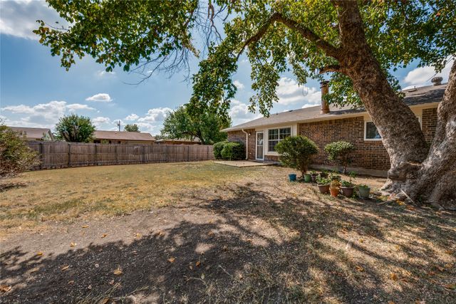 905 Pepperidge Court, Lancaster, TX 75134