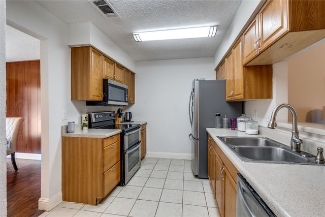 905 Pepperidge Court, Lancaster, TX 75134
