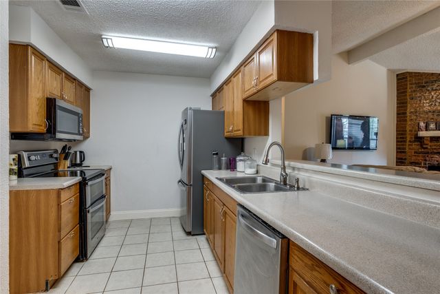 905 Pepperidge Court, Lancaster, TX 75134
