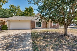 905 Pepperidge Court, Lancaster, TX 75134