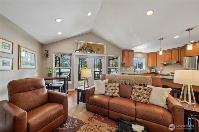 11013 Bayview Circle, Anderson Island, WA 98303