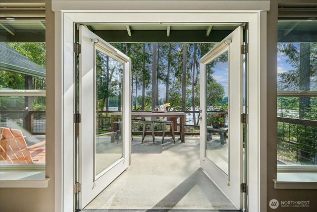 11013 Bayview Circle, Anderson Island, WA 98303