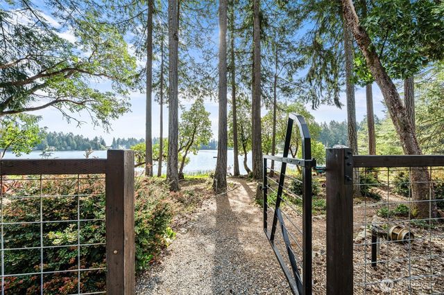 11013 Bayview Circle, Anderson Island, WA 98303