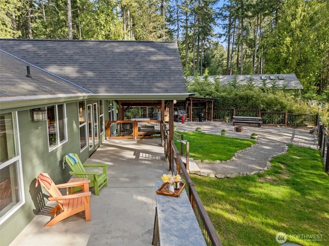 11013 Bayview Circle, Anderson Island, WA 98303